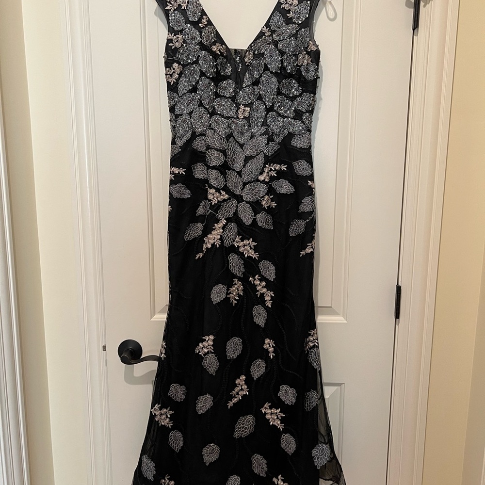 Elegant Black and White Leaf Pattern Dress
